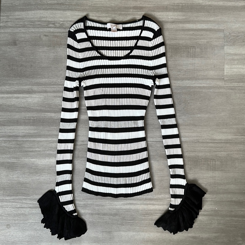 Women’s striped black white silver ruffle sleeve long sleeve scoop neck top